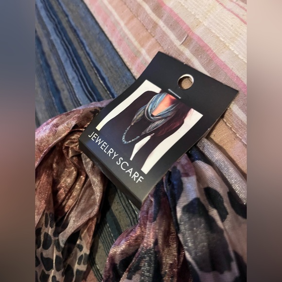 Animal print Scarf Necklace - Picture 3 of 5